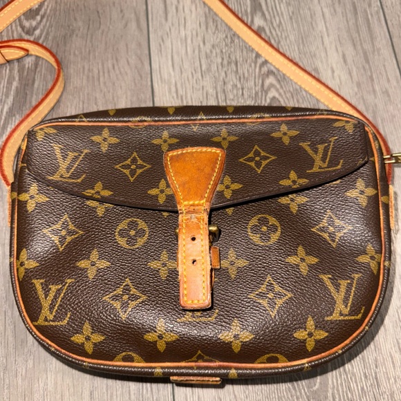 Louis Vuitton Jeune Fille MM Shoulder Bag in Monogram Brown✨ - Picture 16 of 17